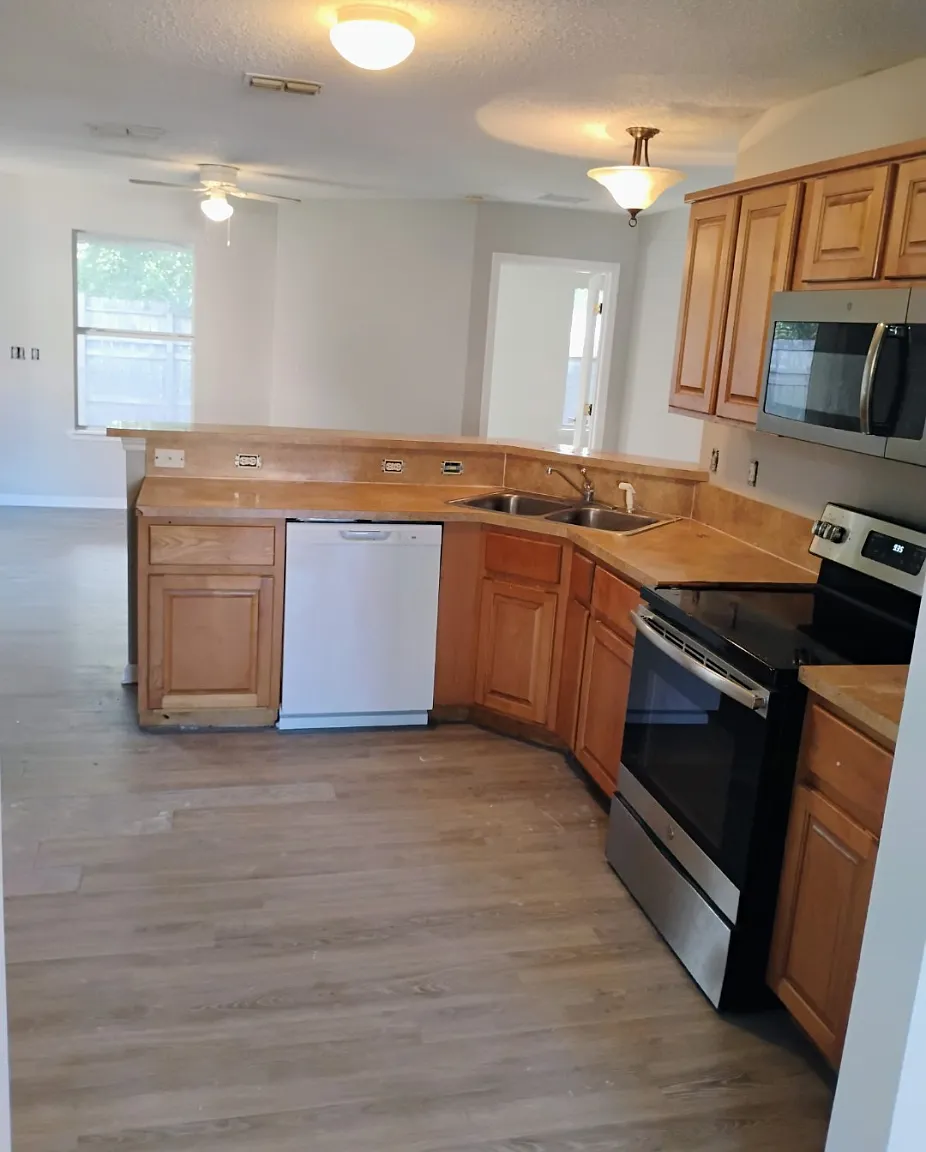 4 bed, 1590 sqft, $1,700 — Photo 2