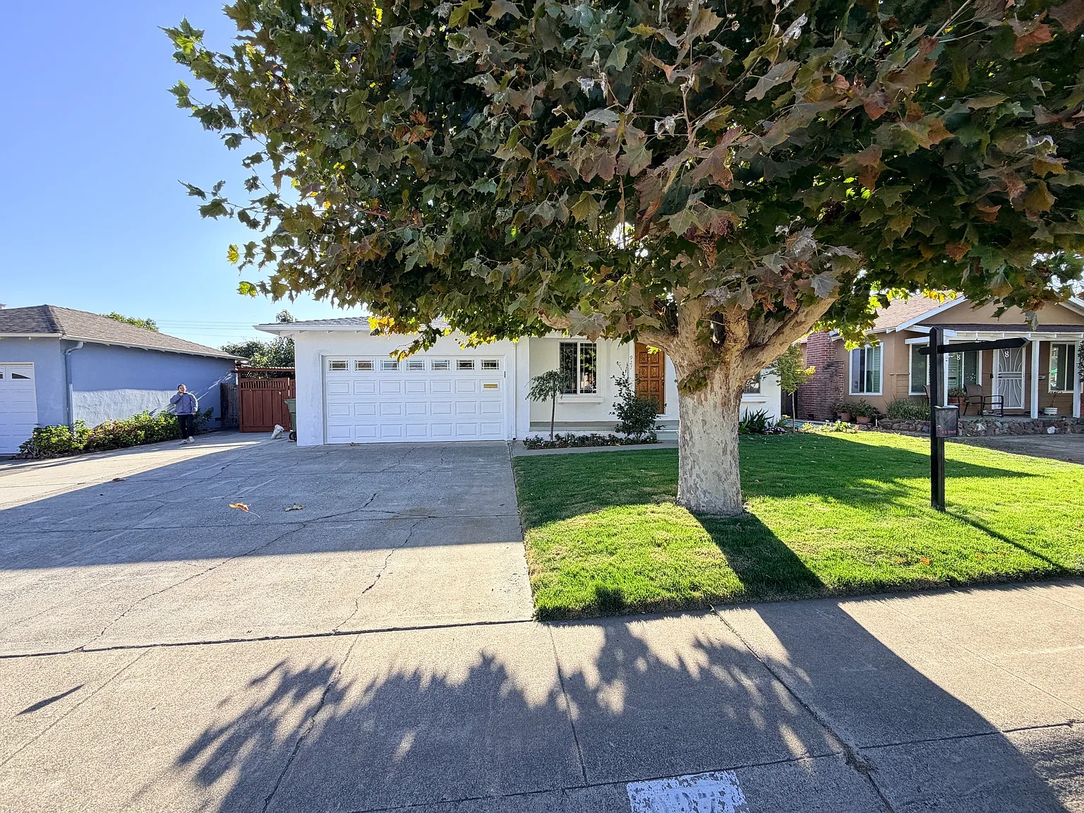 3 bed, 1075 sqft, $4,750 — Photo 1