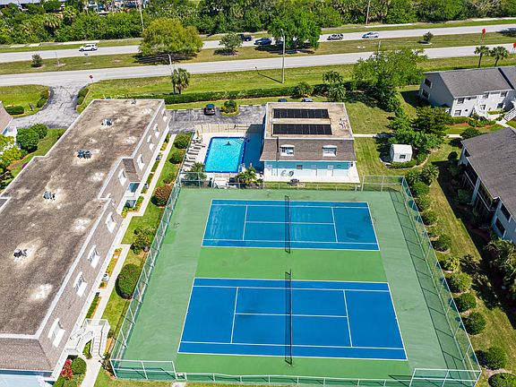 5th image of 1901 Indian River Blvd Unit 202