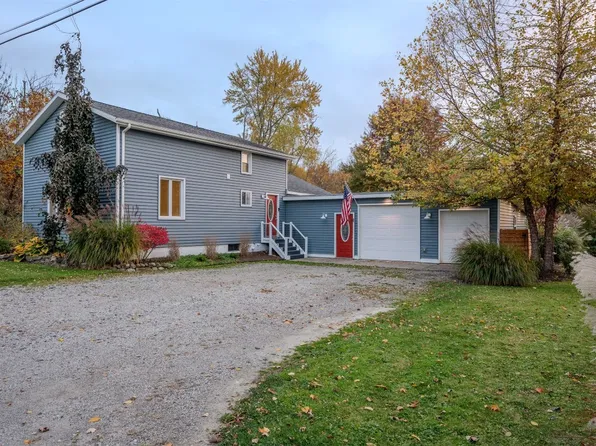 34 Academy St, Girard, PA 16417