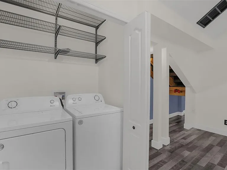 740 Ashworth Overlook Dr #B — Photo 17