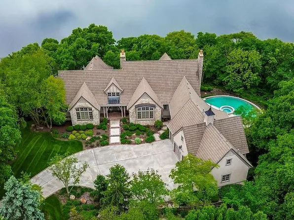 10462 S Oakcrest Ln, Olathe, KS 66061