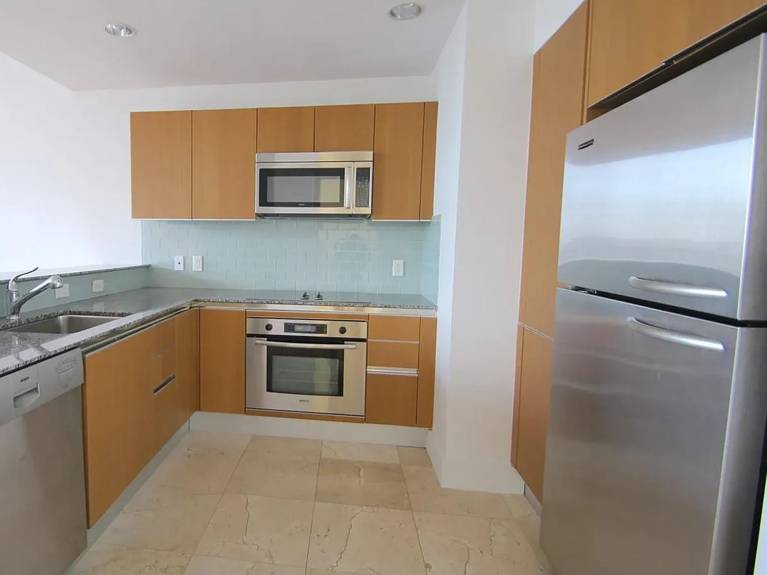 Studio, 604 sqft, $2,400 — Photo 2