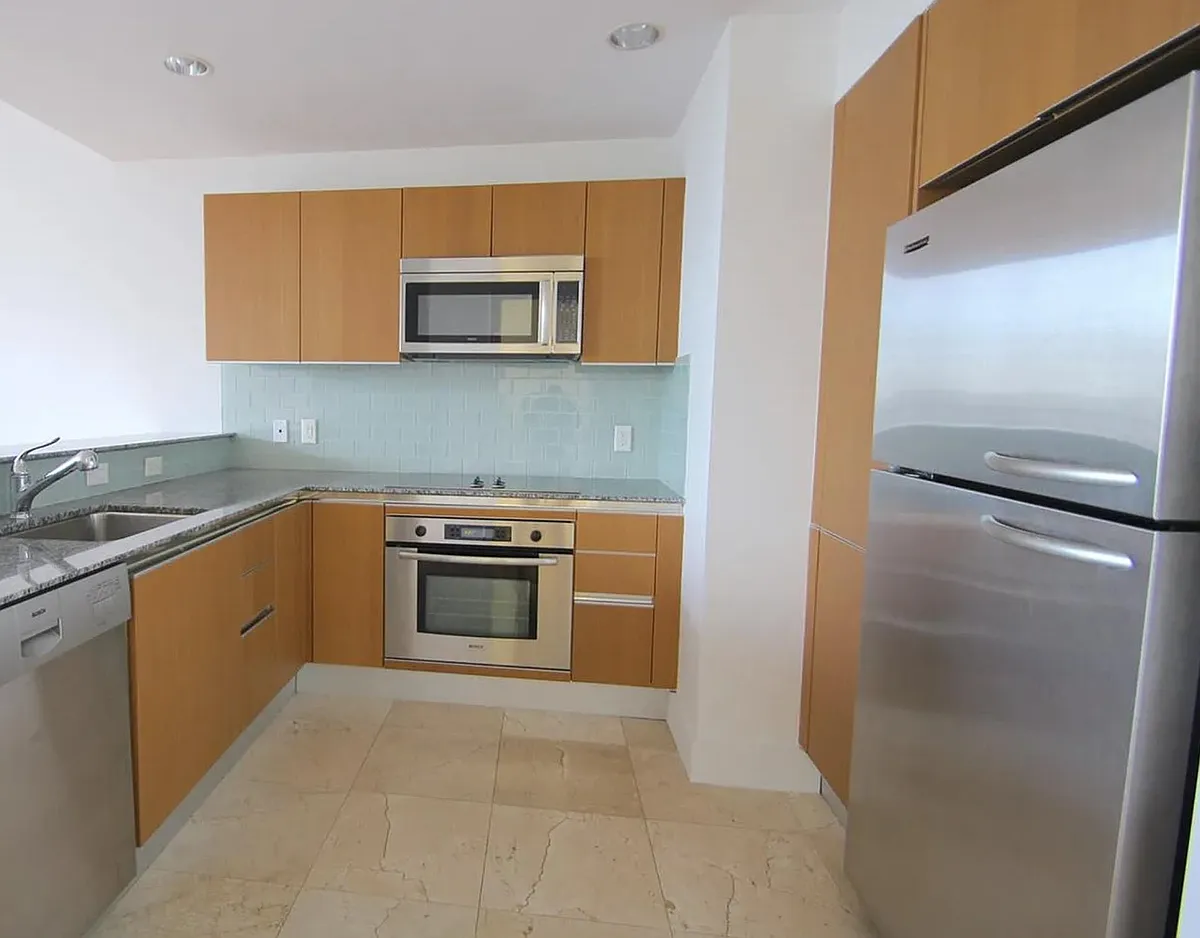 Building Photo - 1050 Brickell Ave #2122