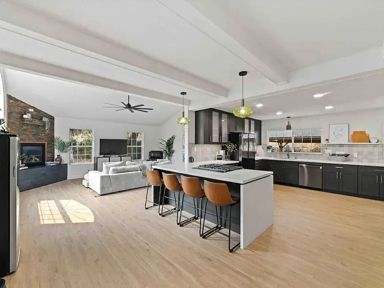 570 Guadalupe Dr — Photo 1