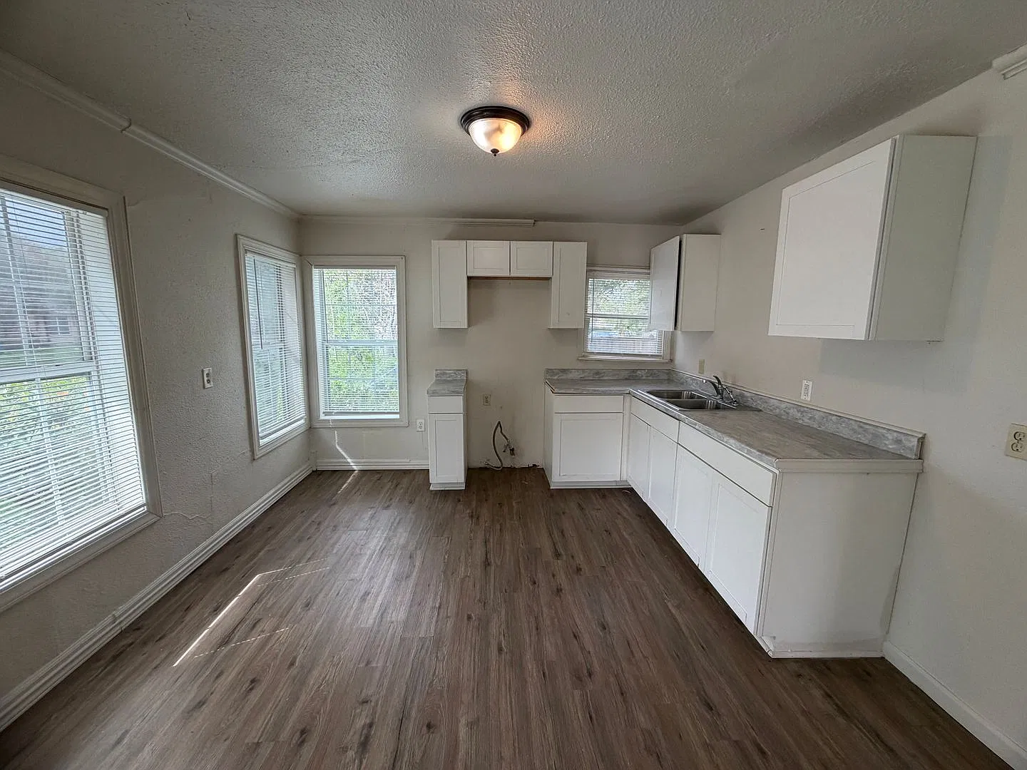 429 Verne St — Photo 4