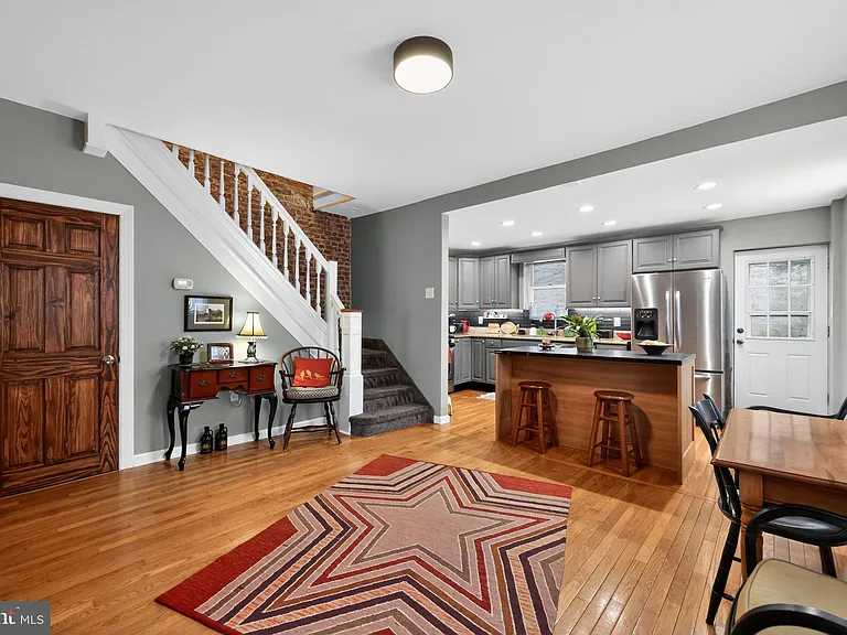 2100 E Dauphin St — Photo 14