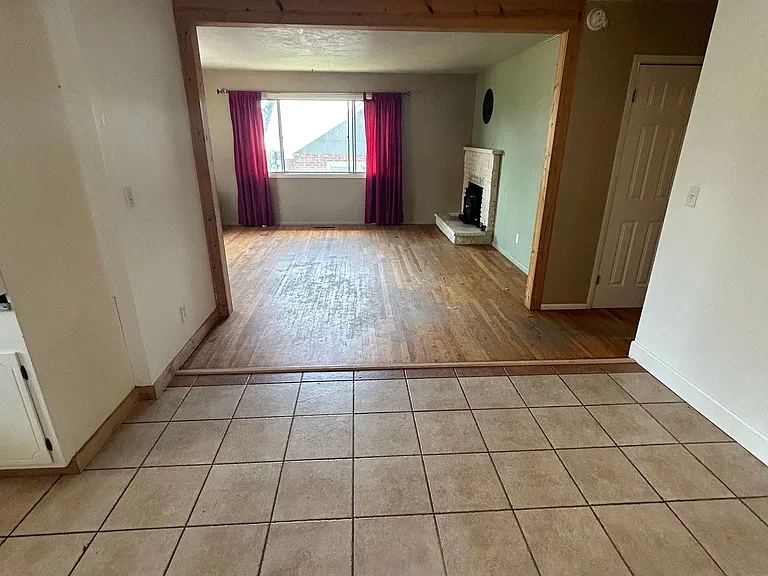 613 Crawford Ave — Photo 5