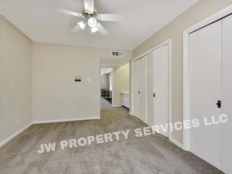 309-311 Lilac St — Photo 9