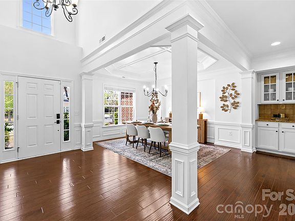 3rd image of 2805 Julian Glen Cir