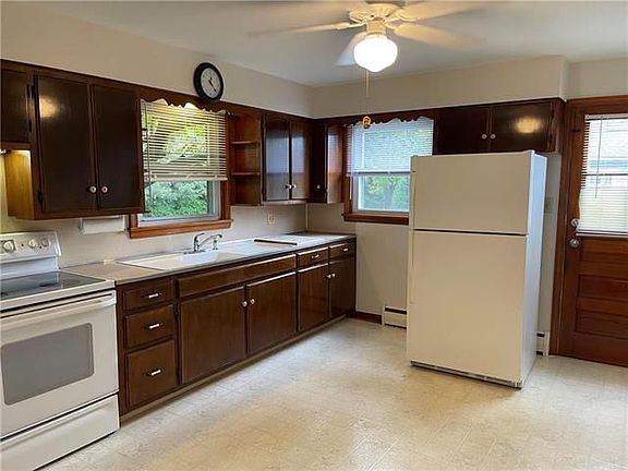 4th image of 2137 Covington Ave