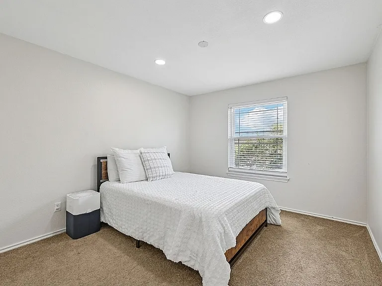 18712 Deep Water Dr — Photo 16