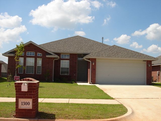 1st image of 1300 Dawn Ave