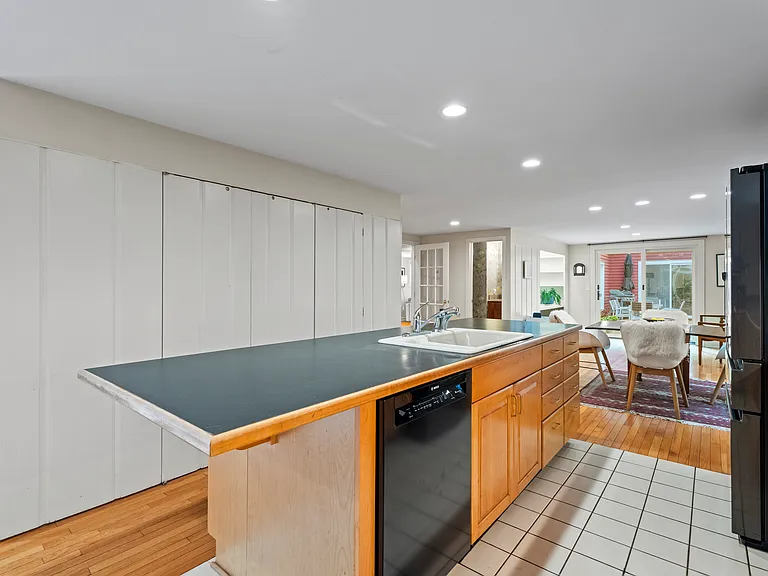 133 Blake Rd — Photo 11