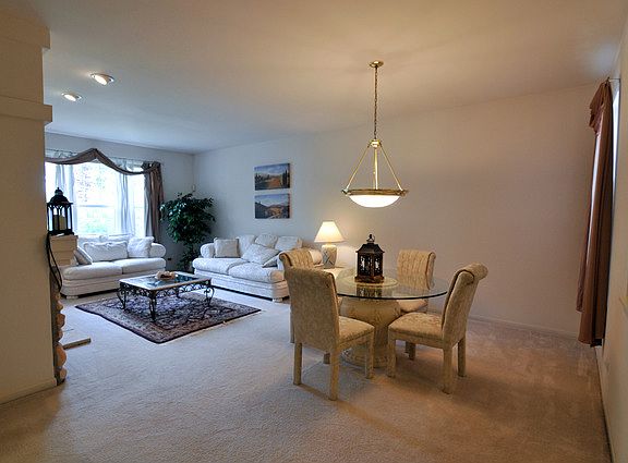 3rd image of 465 Pine Lake Cir