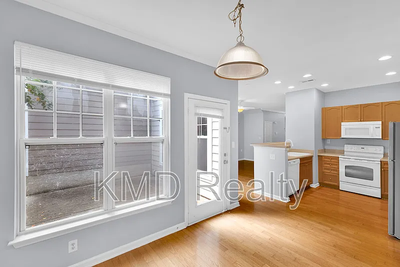 2 bed, 2.5 bath, 1448 sqft, $1,895 — Photo 3