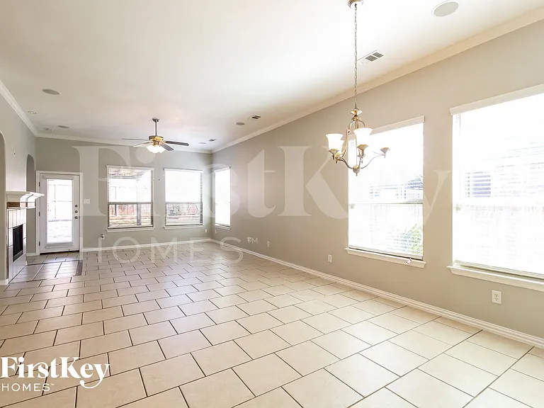 15024 Spruce St — Photo 5