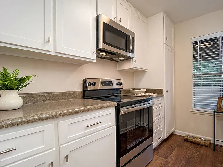 Wilbur Oaks Apartments — Photo 34