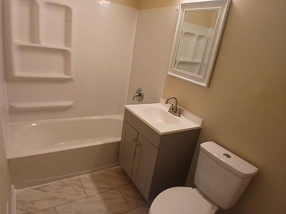 5th image of 2229 7th Ave APT 4