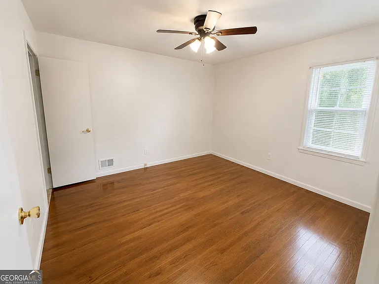3543 Meadowview Ct — Photo 10