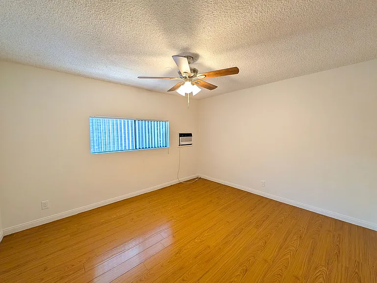 Dickens Garden Apartments — Photo 26