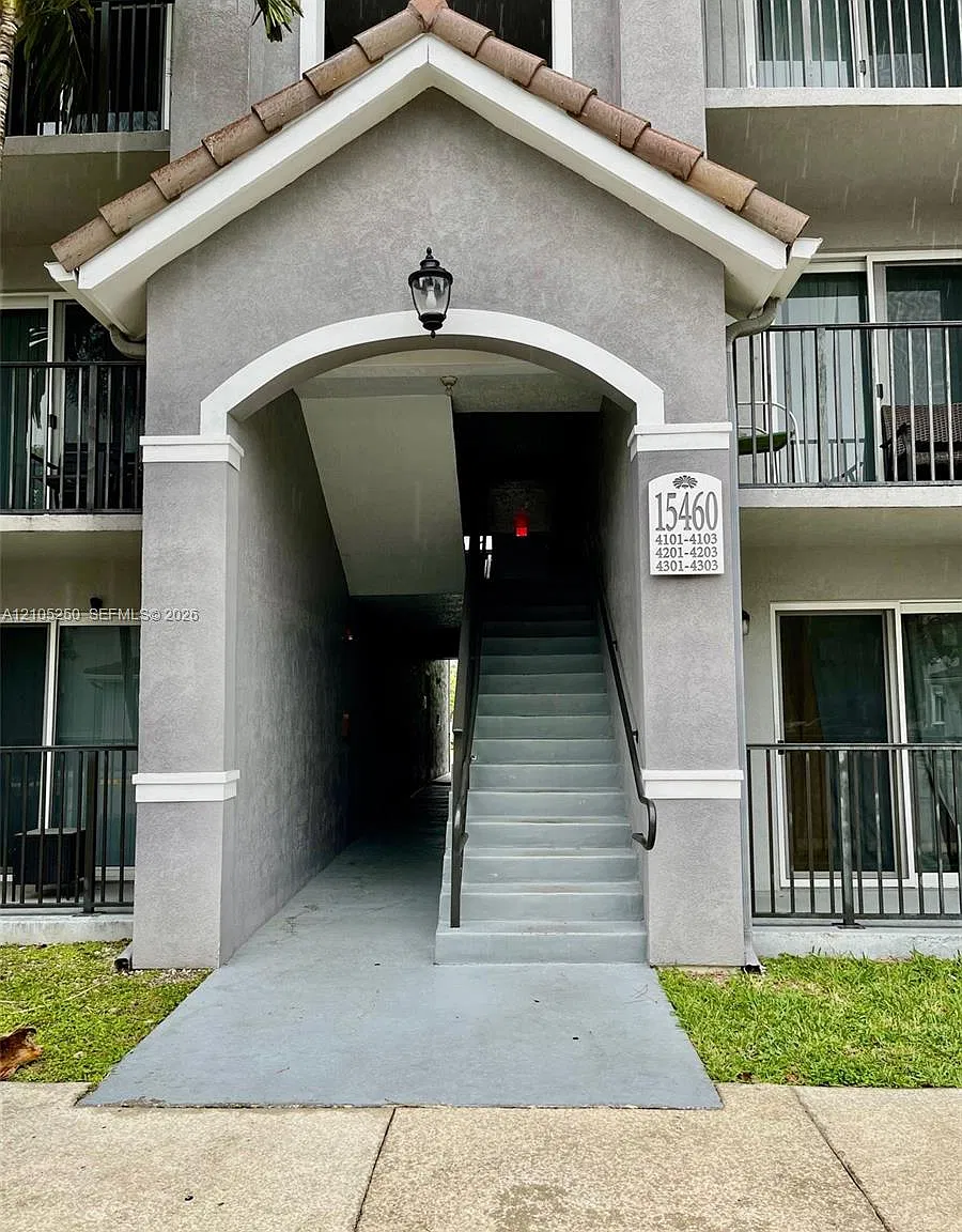 Vista Trace 4 Condo — Photo 1