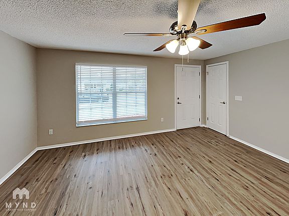 3rd image of 2716 Pinewood Blvd N