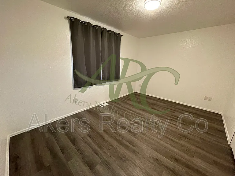 2722 Poplar St #B — Photo 5