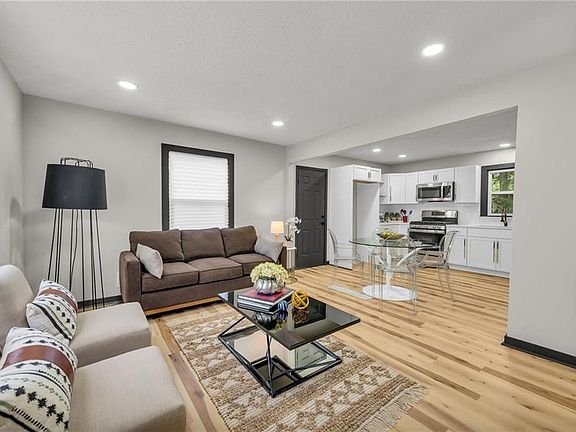 4th image of 5043 Park Ave