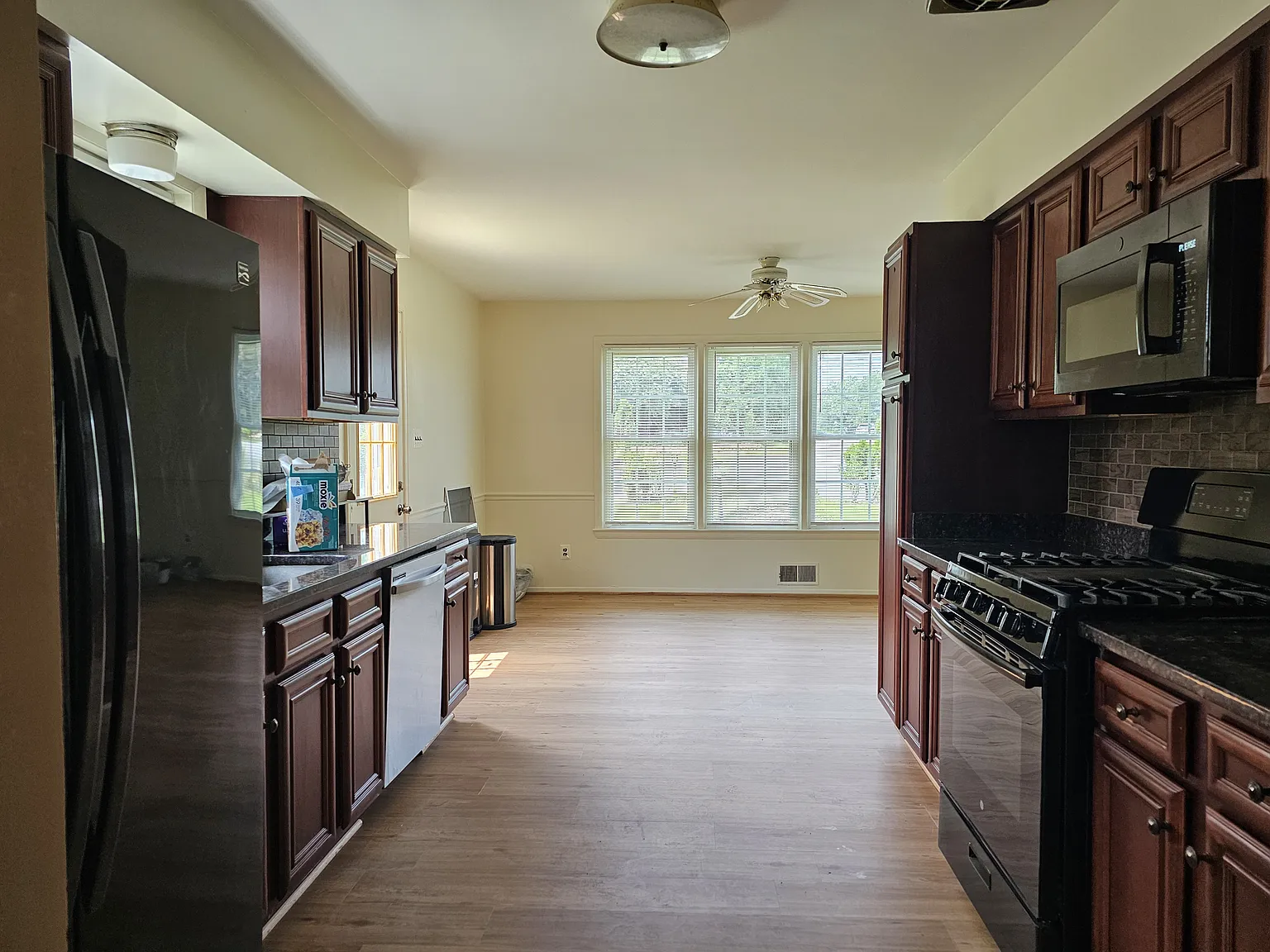 5 bed, 2914 sqft, $4,200 — Photo 3
