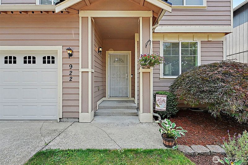 2nd image of 922 Gina Court SE