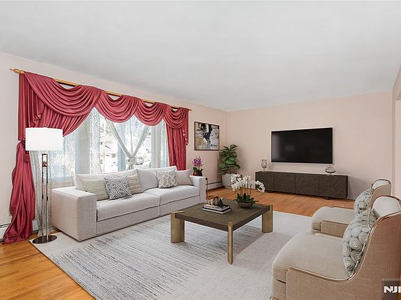 3rd image of 109 Windham Rd