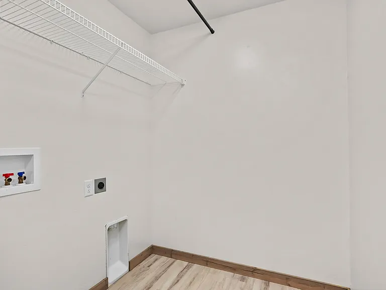 Pineview Apartments — Photo 11