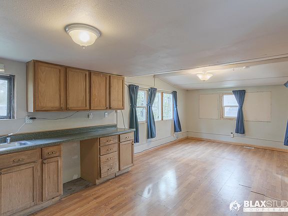 5th image of 2401 Mercier St