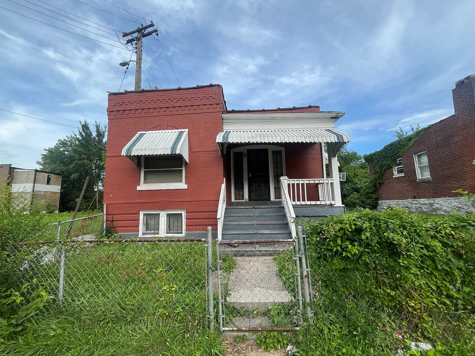 2 bed, 734 sqft, $1,000 — Photo 1
