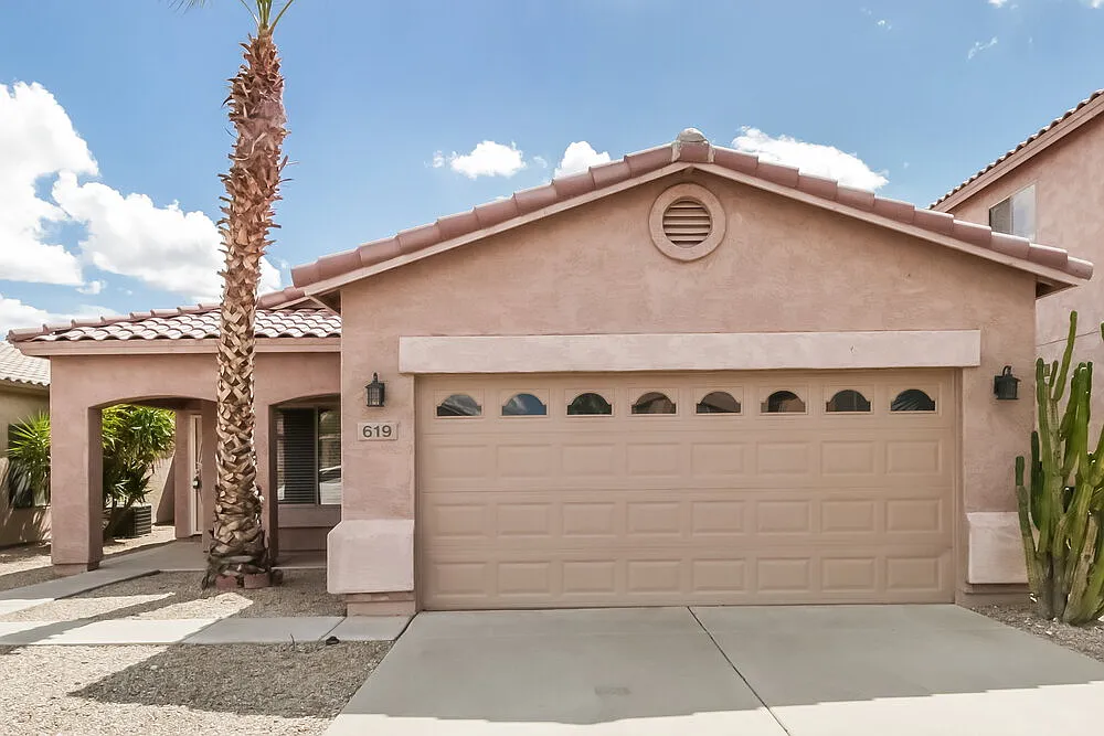 3 bed, 2.0 bath, 1610 sqft, $1,920 — Photo 1