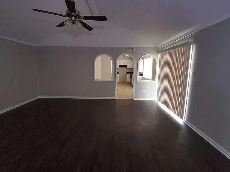 3760 Saint Elmo Ave — Photo 10