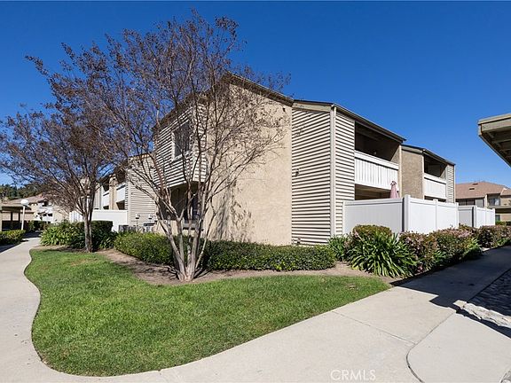 2nd image of 32 Town And Country Rd