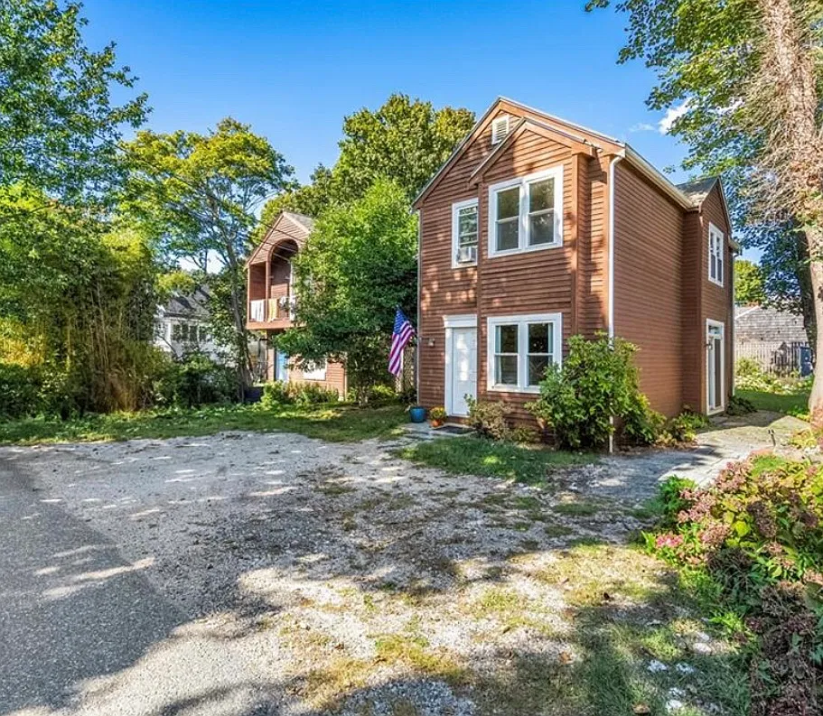 3 bed, 1.5 bath, 1114 sqft, $3,300 — Photo 3