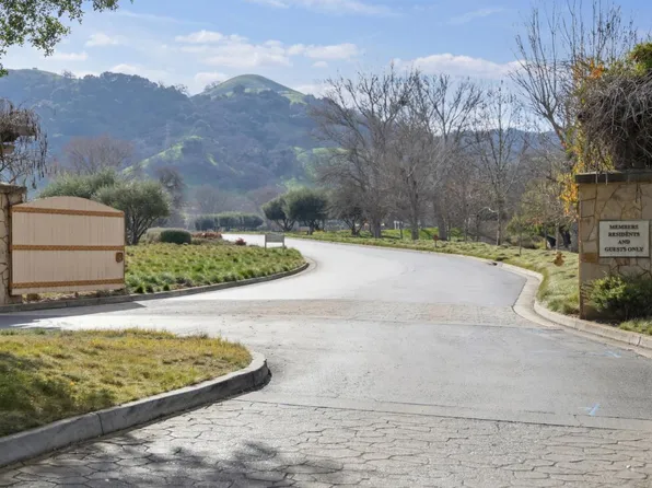 1450 Lakeview Ct, San Martin, CA 95046