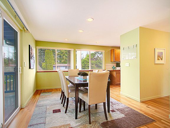 2nd image of 16747 NE 23rd Pl