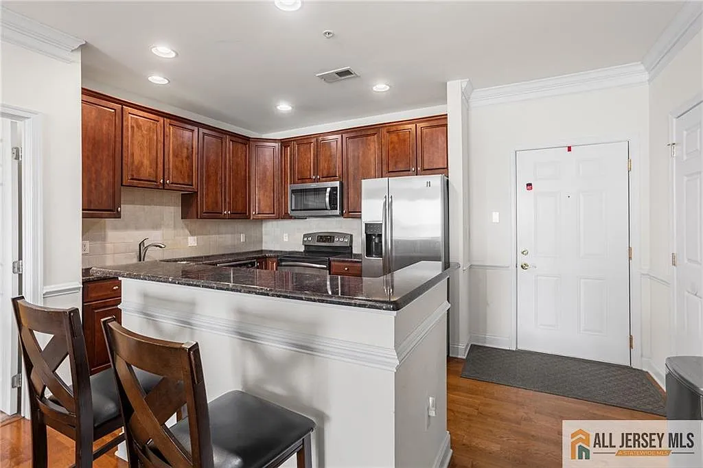 100 Middlesex Blvd — Photo 4