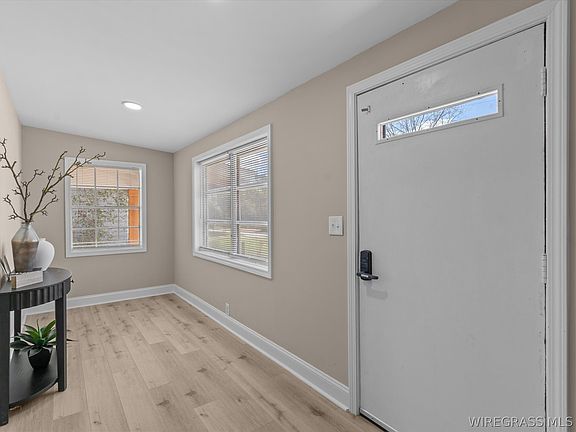 2nd image of 304 Warren Rd