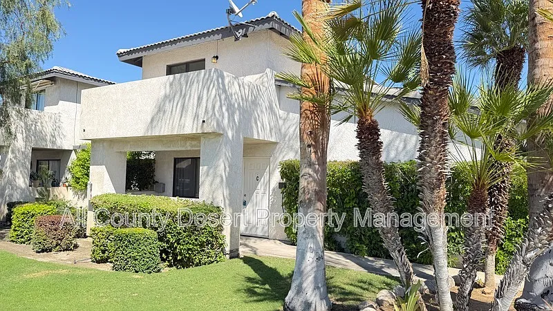 3 bed, 2.0 bath, 1200 sqft, $1,899 — Photo 3