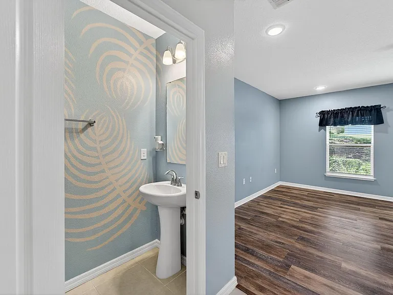 3842 Hampstead Ln — Photo 17