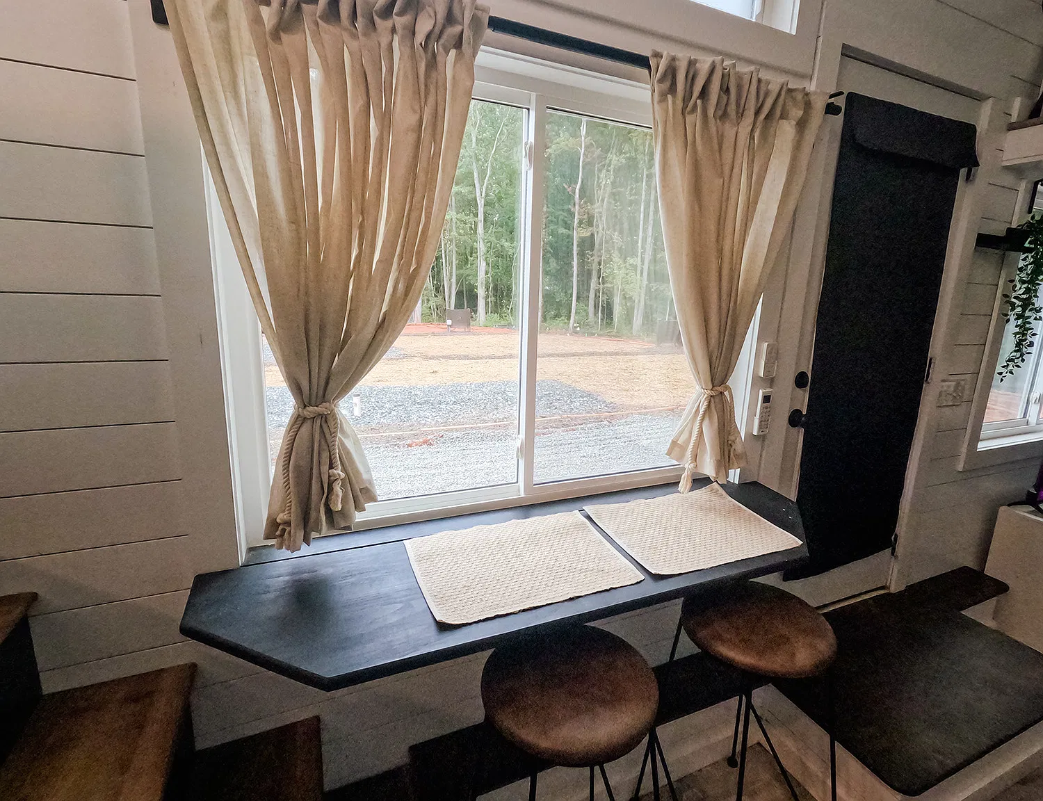 Studio, $1,200 — Photo 4