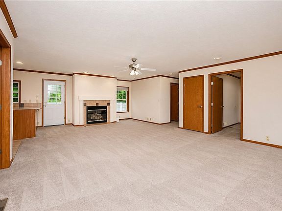 4th image of 1301 Shenango Rd