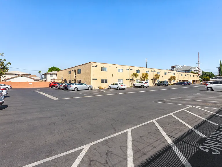 16611 Woodruff Bellflower — Photo 13