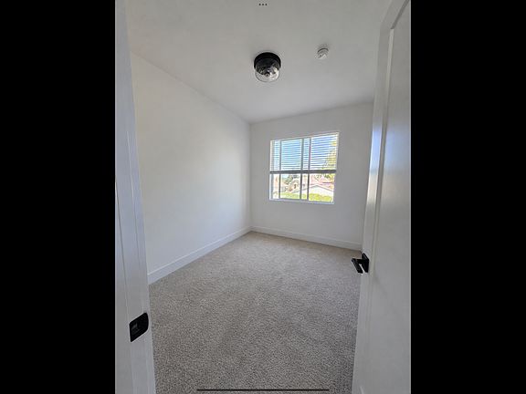 4th image of 5391 NE Everett St