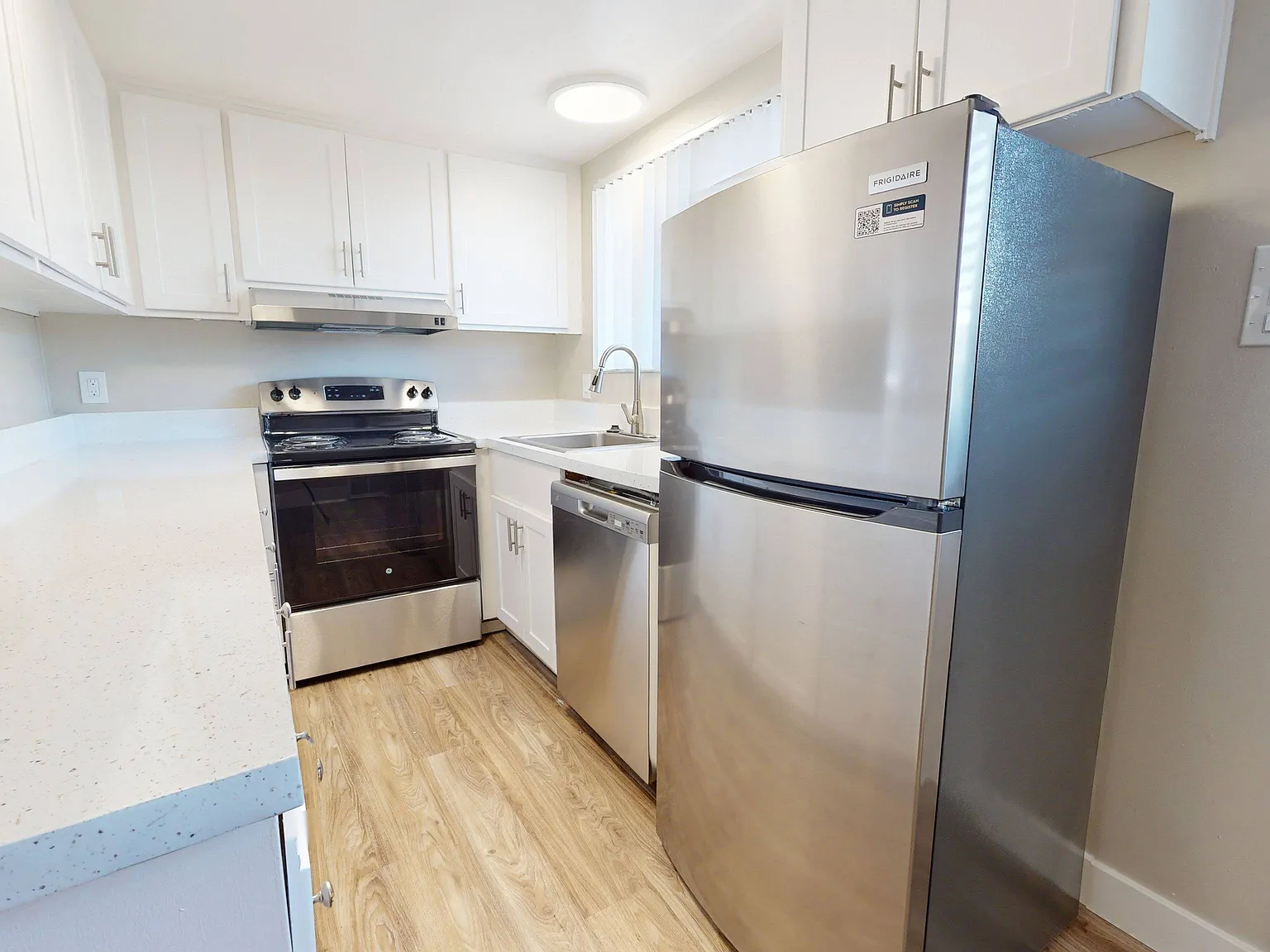 Holiday Gardens Apartments — Photo 2